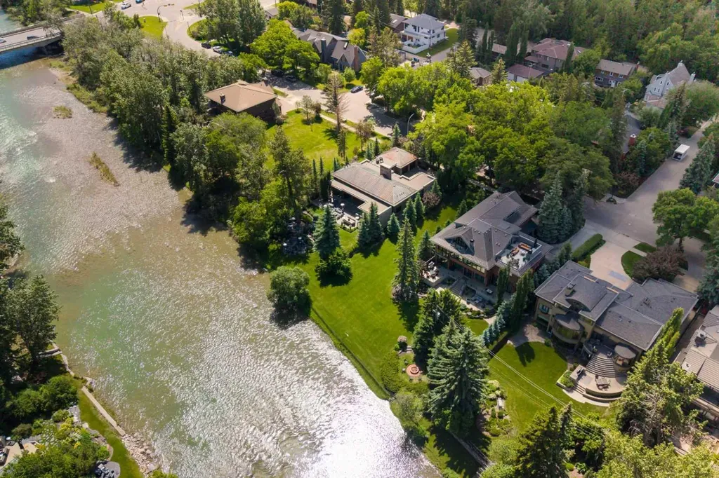 718 Riverdale Avenue SW Calgary AB T2S 0Y3