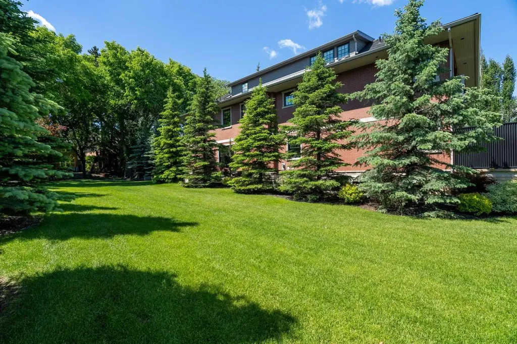 718 Riverdale Avenue SW Calgary AB T2S 0Y3