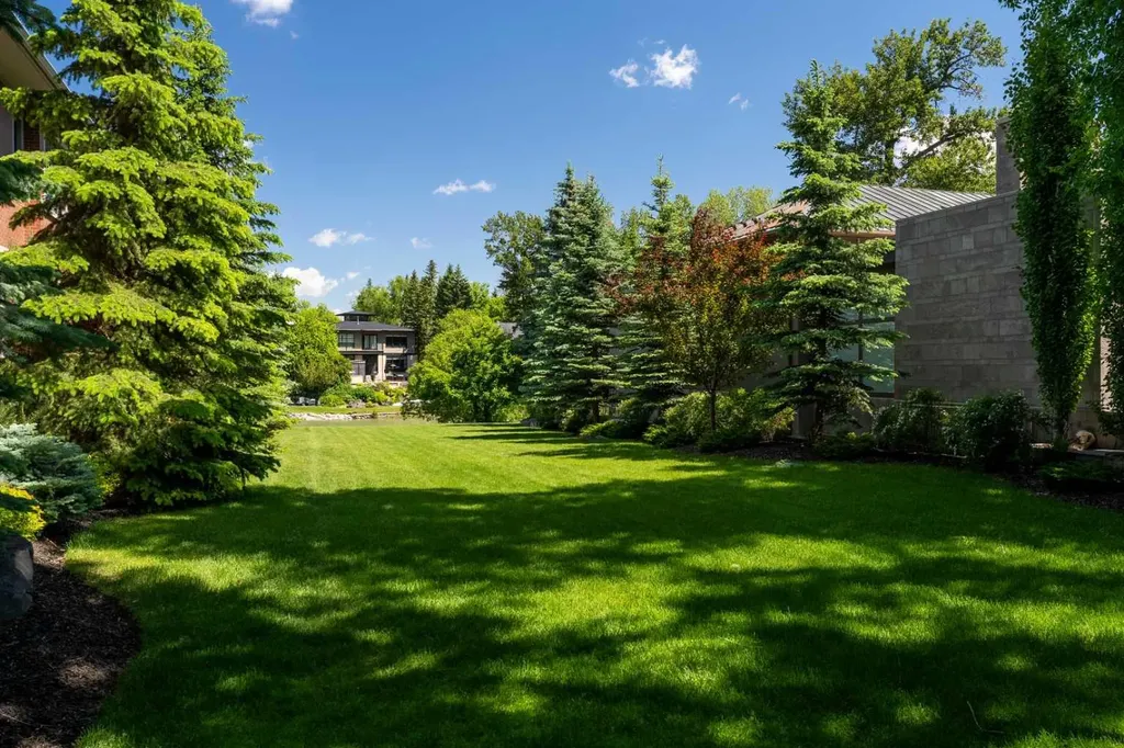 718 Riverdale Avenue SW Calgary AB T2S 0Y3