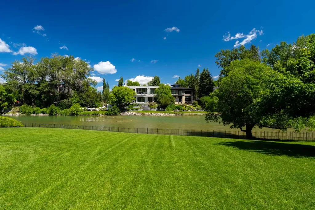 718 Riverdale Avenue SW Calgary AB T2S 0Y3