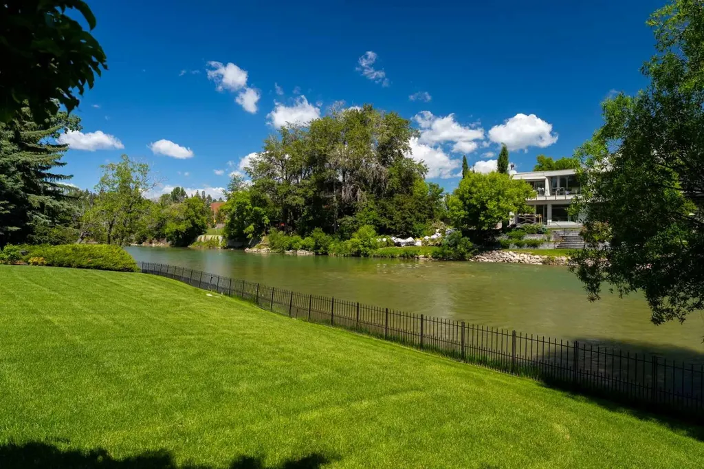 718 Riverdale Avenue SW Calgary AB T2S 0Y3