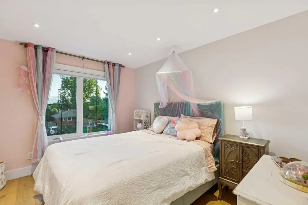 16 Calandar Road NW Calgary AB T2L 0P6