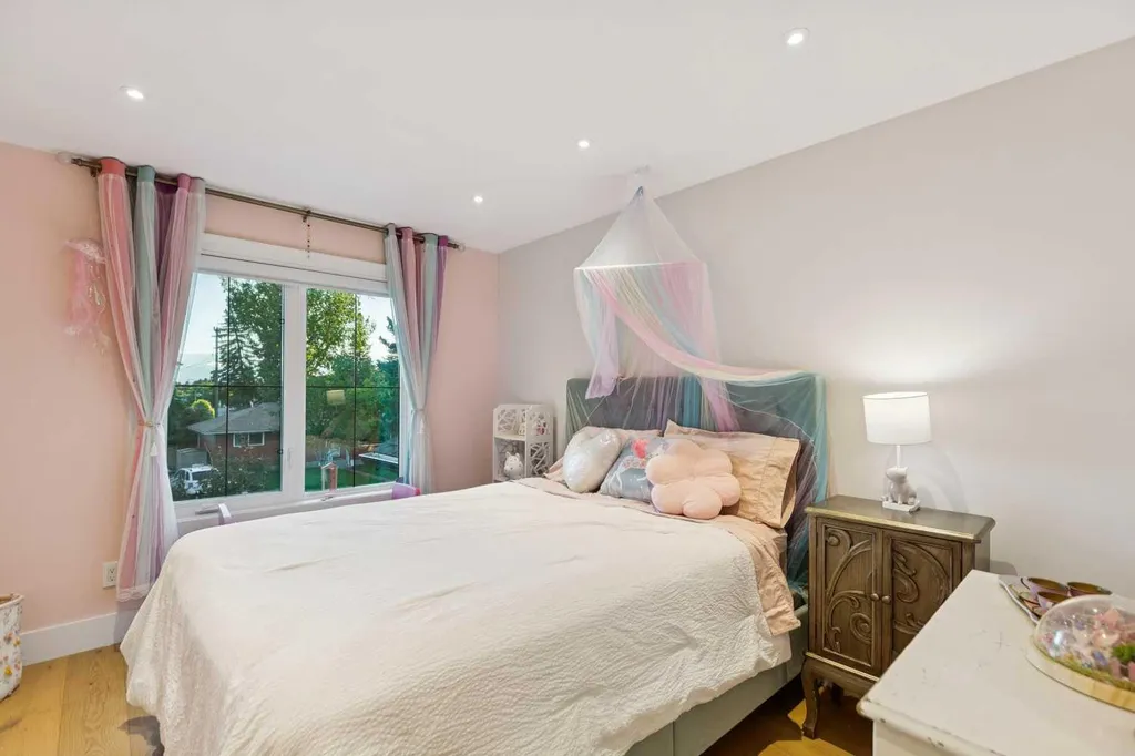 16 Calandar Road NW Calgary AB T2L 0P6