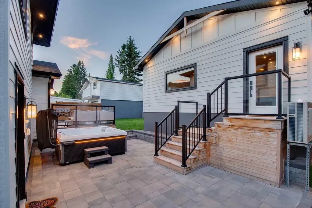 16 Calandar Road NW Calgary AB T2L 0P6