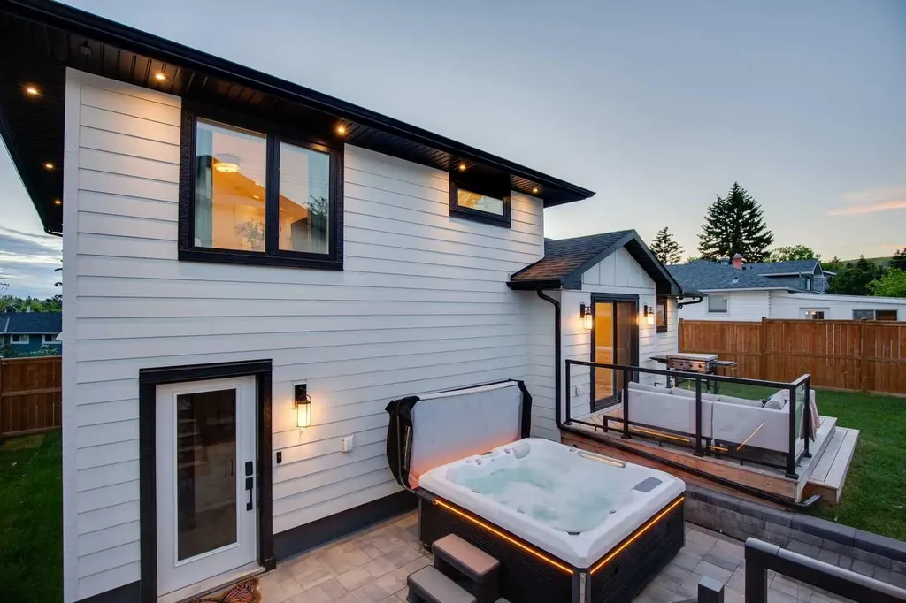 16 Calandar Road NW Calgary AB T2L 0P6
