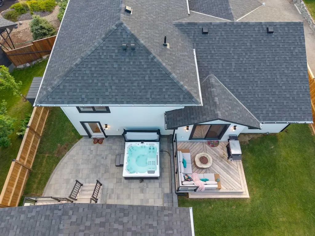16 Calandar Road NW Calgary AB T2L 0P6