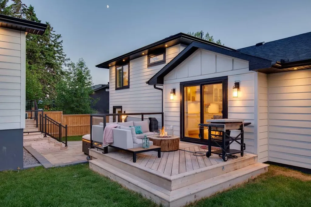 16 Calandar Road NW Calgary AB T2L 0P6