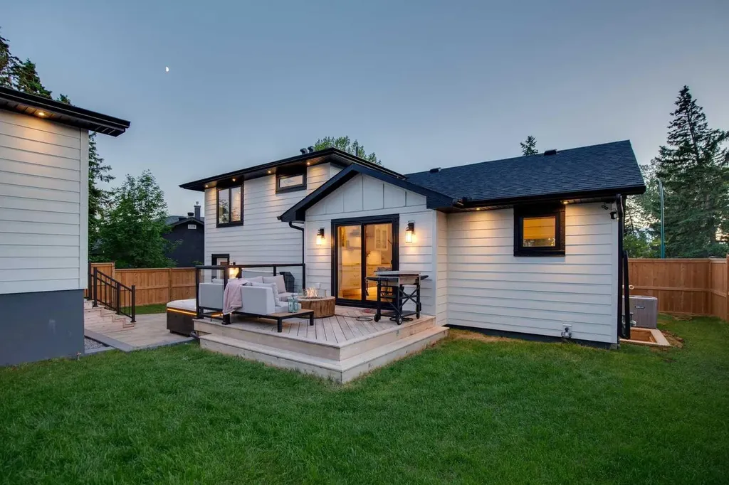 16 Calandar Road NW Calgary AB T2L 0P6