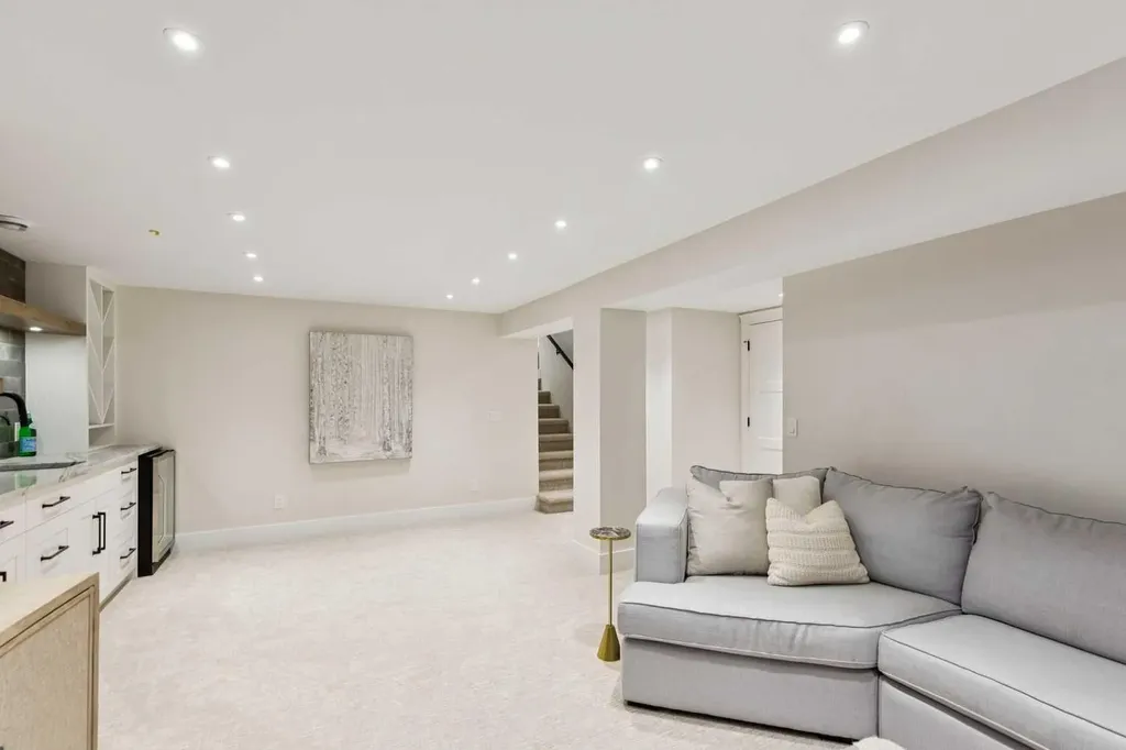 16 Calandar Road NW Calgary AB T2L 0P6