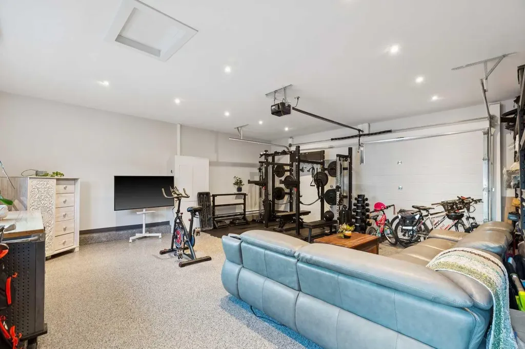 16 Calandar Road NW Calgary AB T2L 0P6