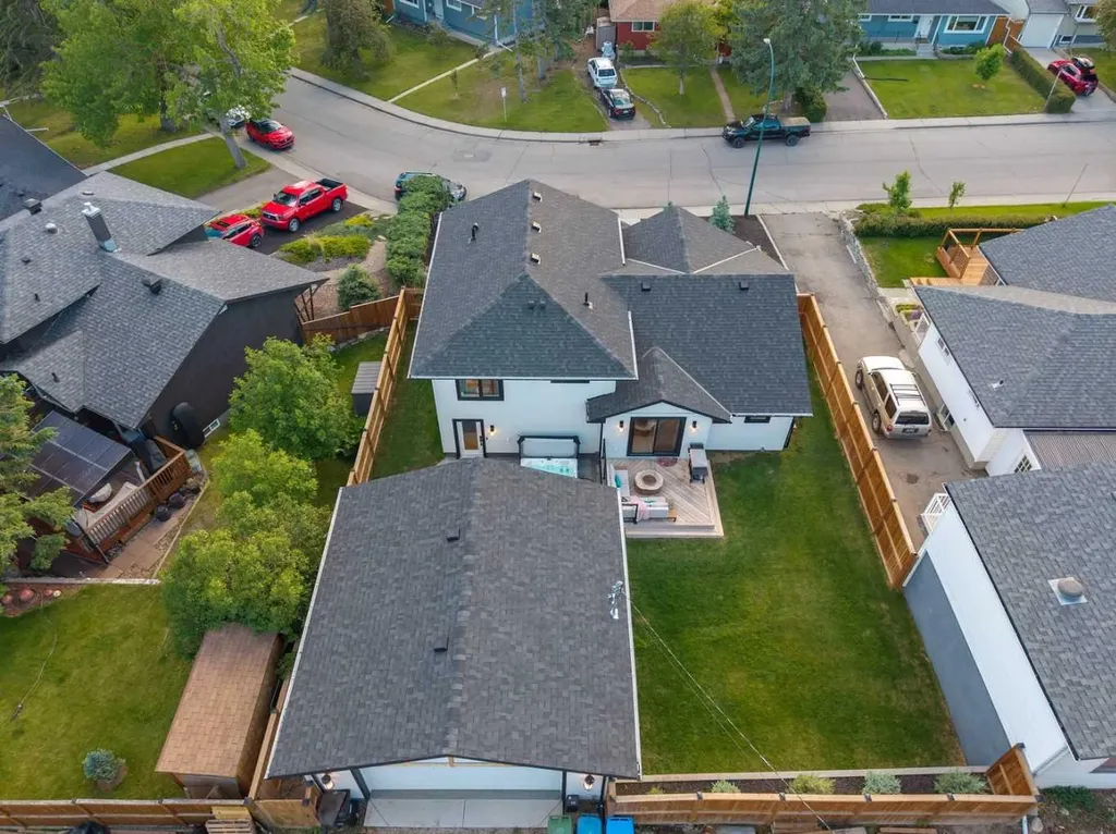 16 Calandar Road NW Calgary AB T2L 0P6