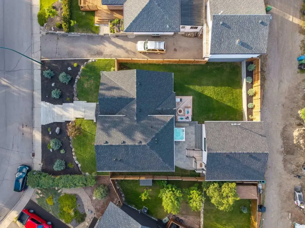 16 Calandar Road NW Calgary AB T2L 0P6