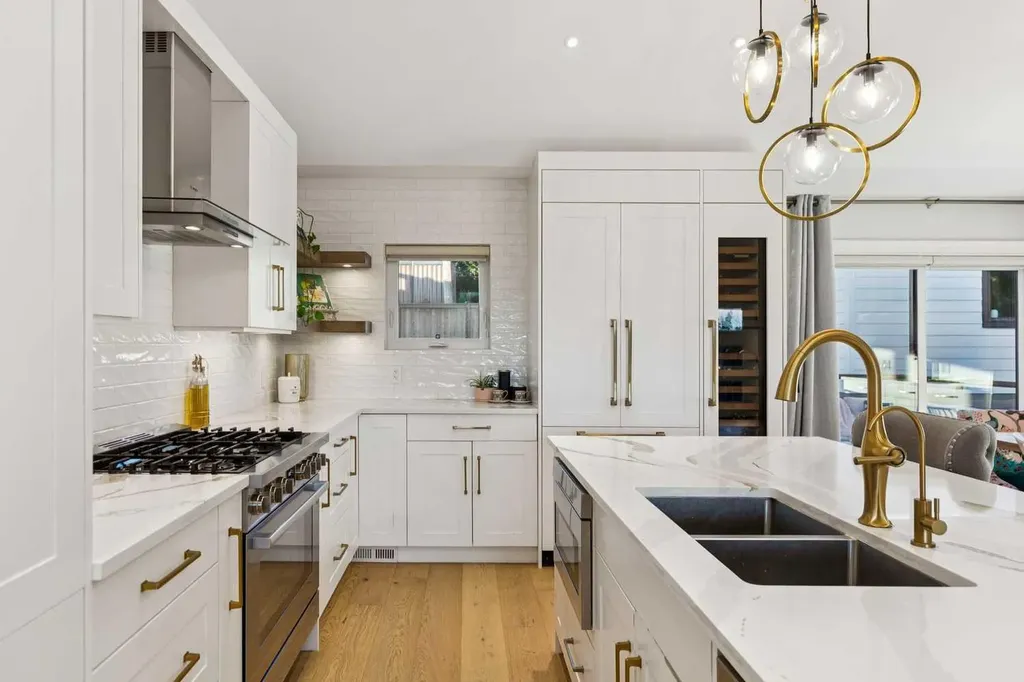 16 Calandar Road NW Calgary AB T2L 0P6