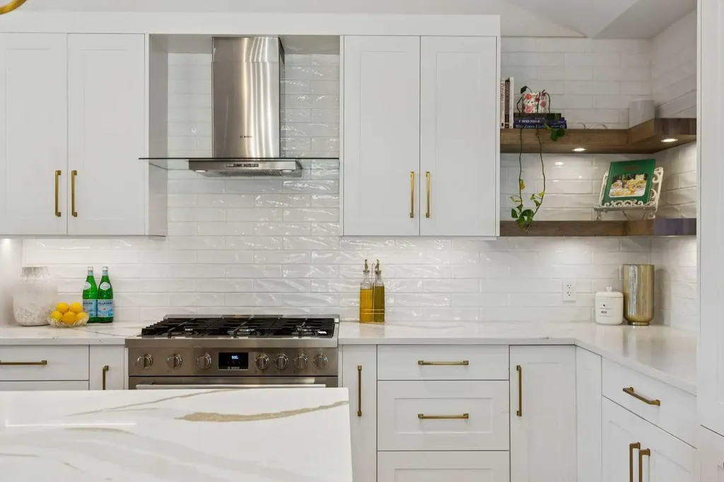 16 Calandar Road NW Calgary AB T2L 0P6