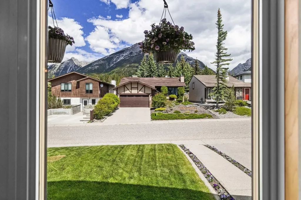117 Kodiak Road Canmore AB T1W 1C5