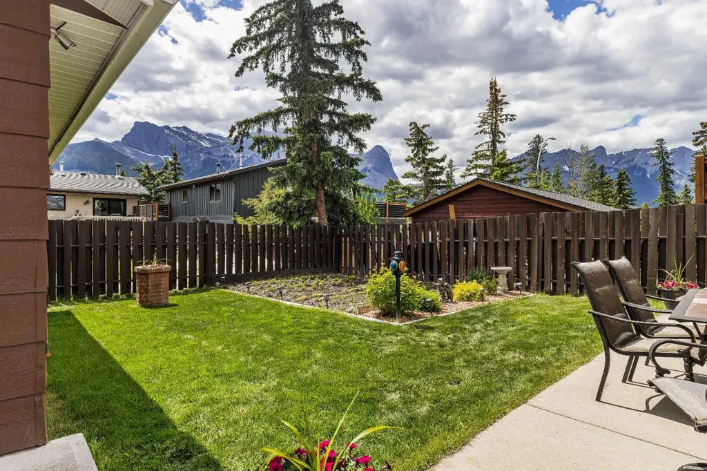117 Kodiak Road Canmore AB T1W 1C5