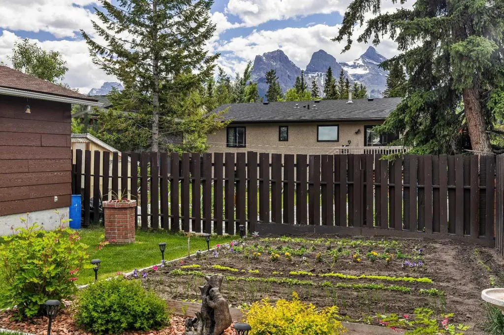 117 Kodiak Road Canmore AB T1W 1C5