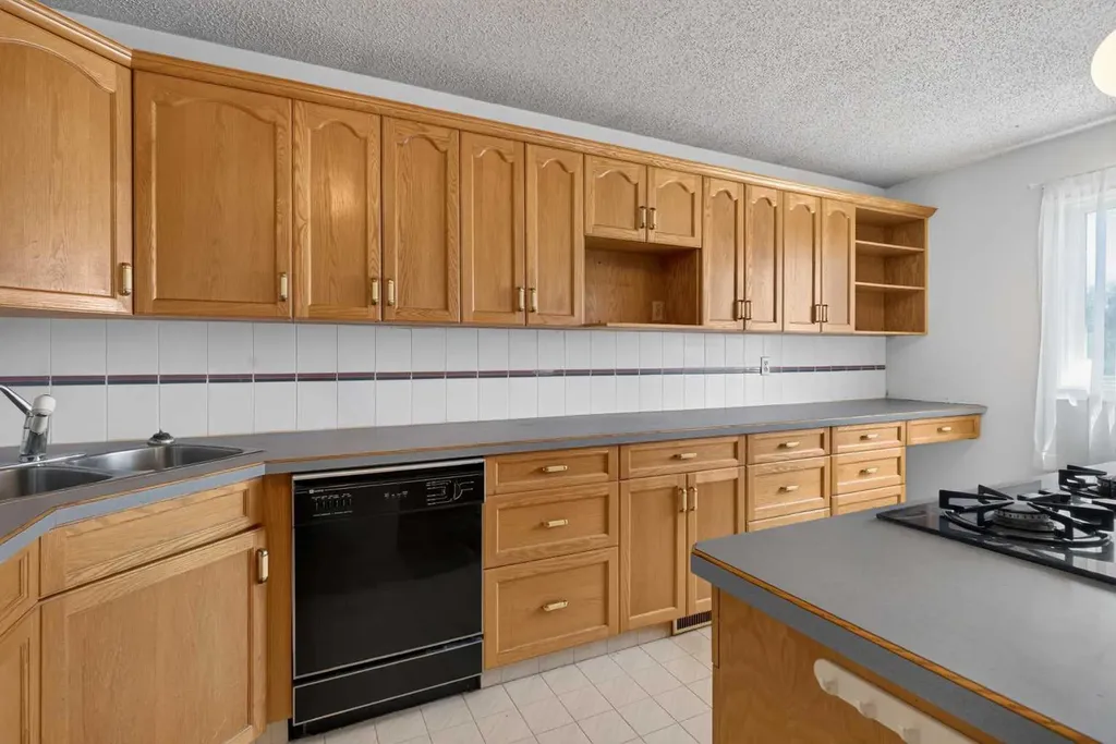 359 Maitland Crescent NE Calgary AB T2A 5T6