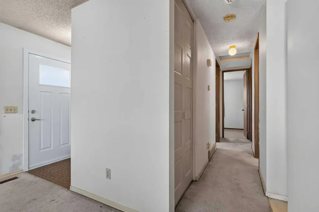 359 Maitland Crescent NE Calgary AB T2A 5T6