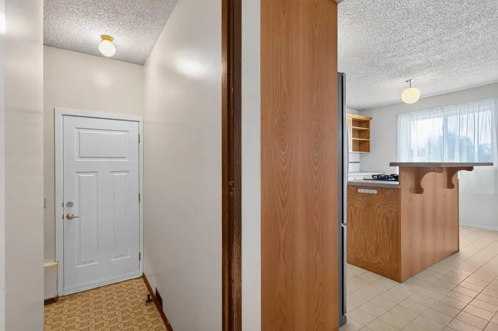 359 Maitland Crescent NE Calgary AB T2A 5T6