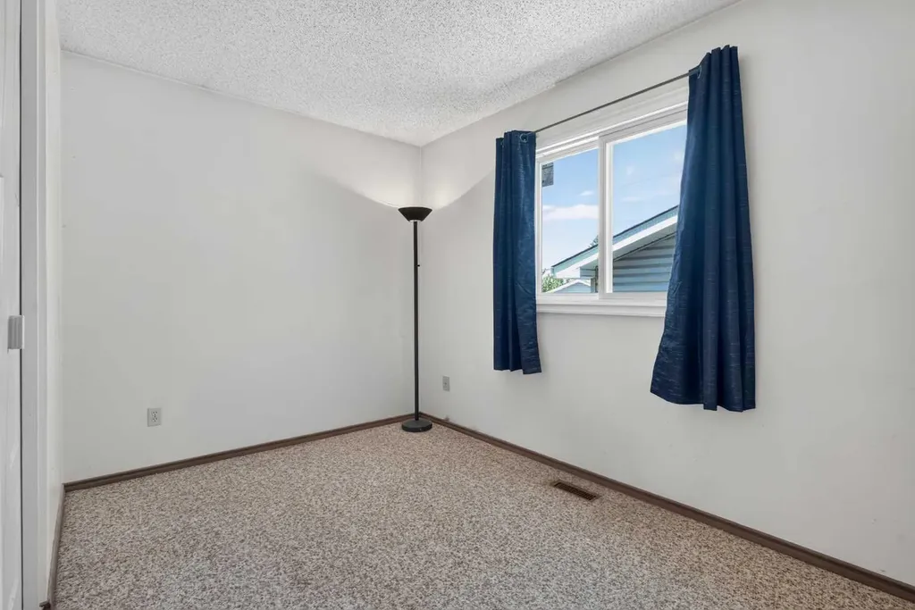 359 Maitland Crescent NE Calgary AB T2A 5T6