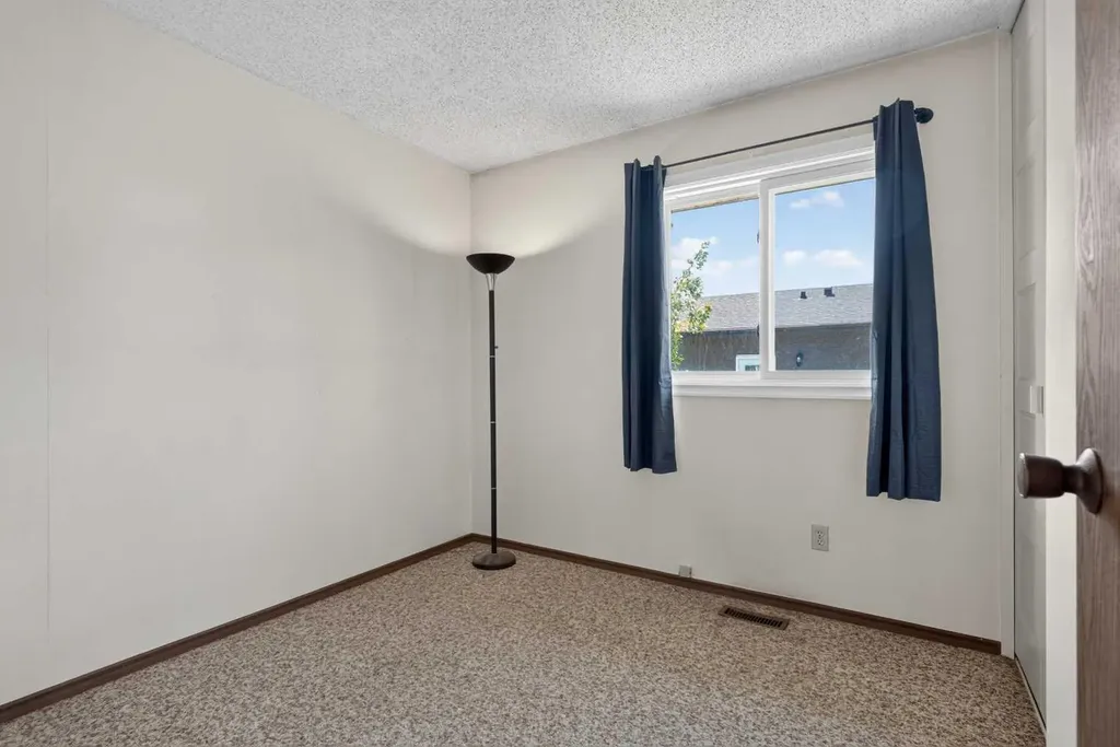359 Maitland Crescent NE Calgary AB T2A 5T6