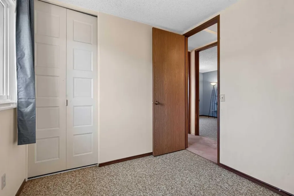 359 Maitland Crescent NE Calgary AB T2A 5T6