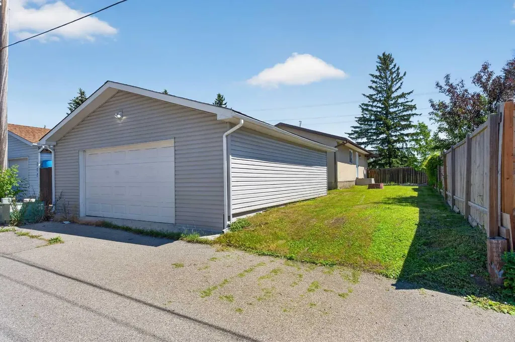 359 Maitland Crescent NE Calgary AB T2A 5T6