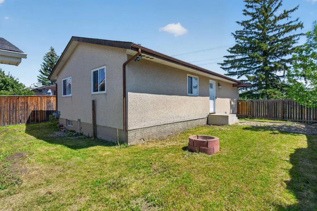 359 Maitland Crescent NE Calgary AB T2A 5T6