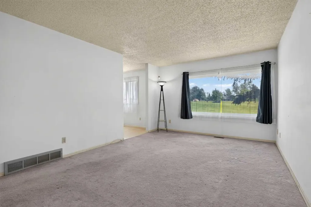 359 Maitland Crescent NE Calgary AB T2A 5T6