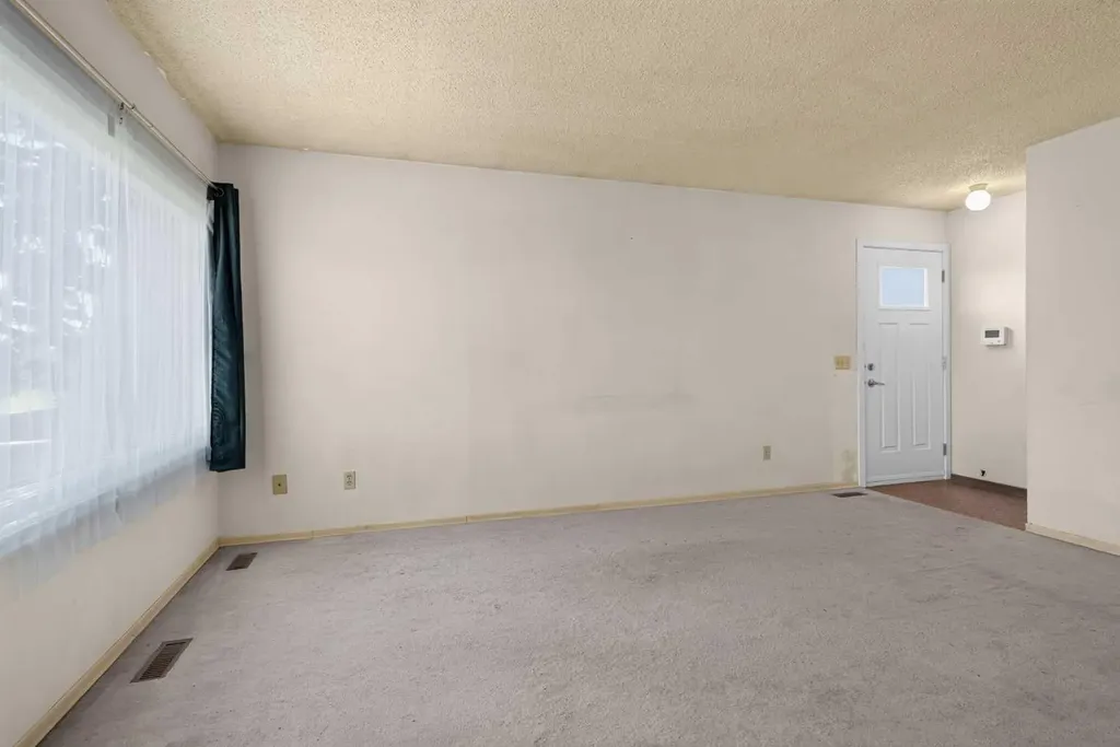 359 Maitland Crescent NE Calgary AB T2A 5T6