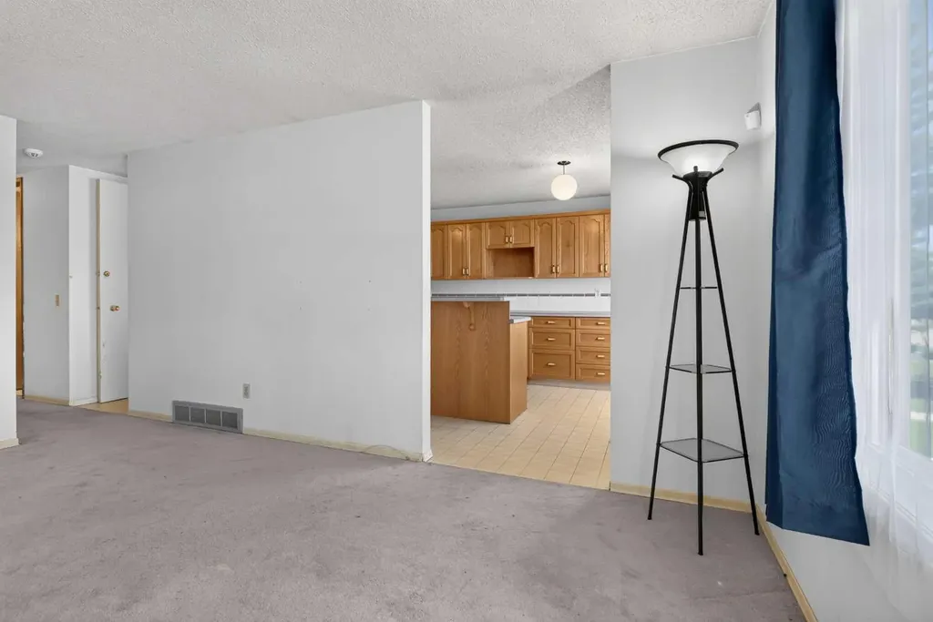 359 Maitland Crescent NE Calgary AB T2A 5T6