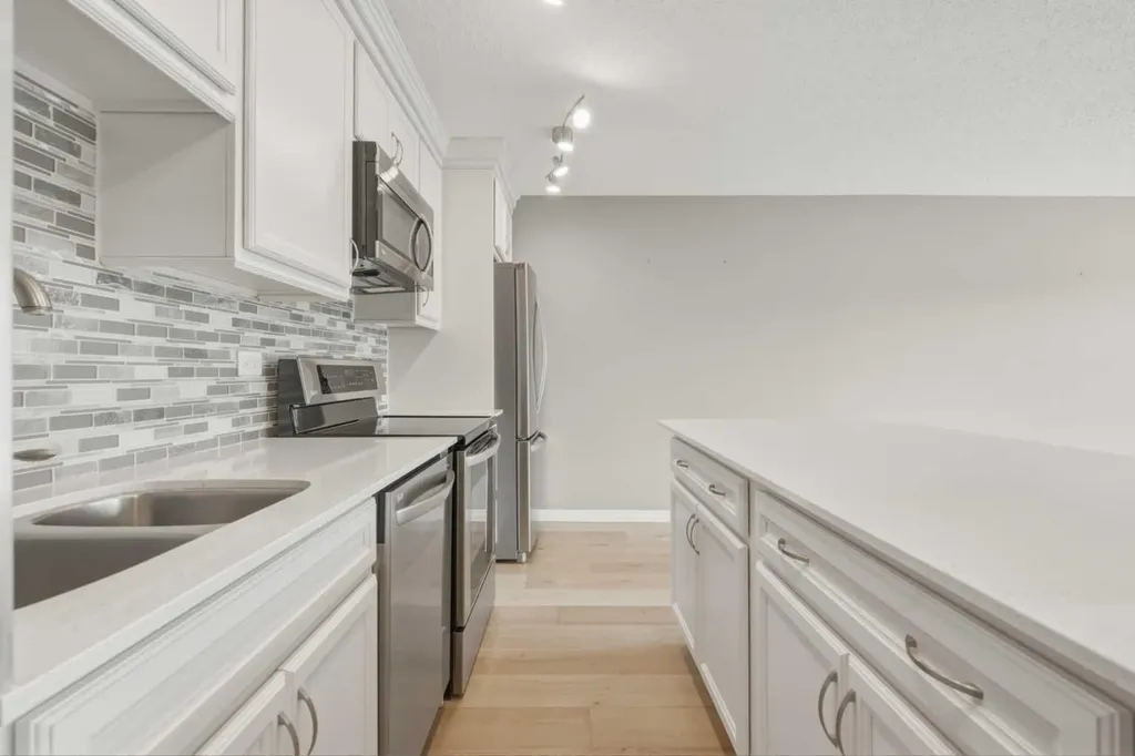 1626 14 Avenue SW Calgary AB T3C 0W5