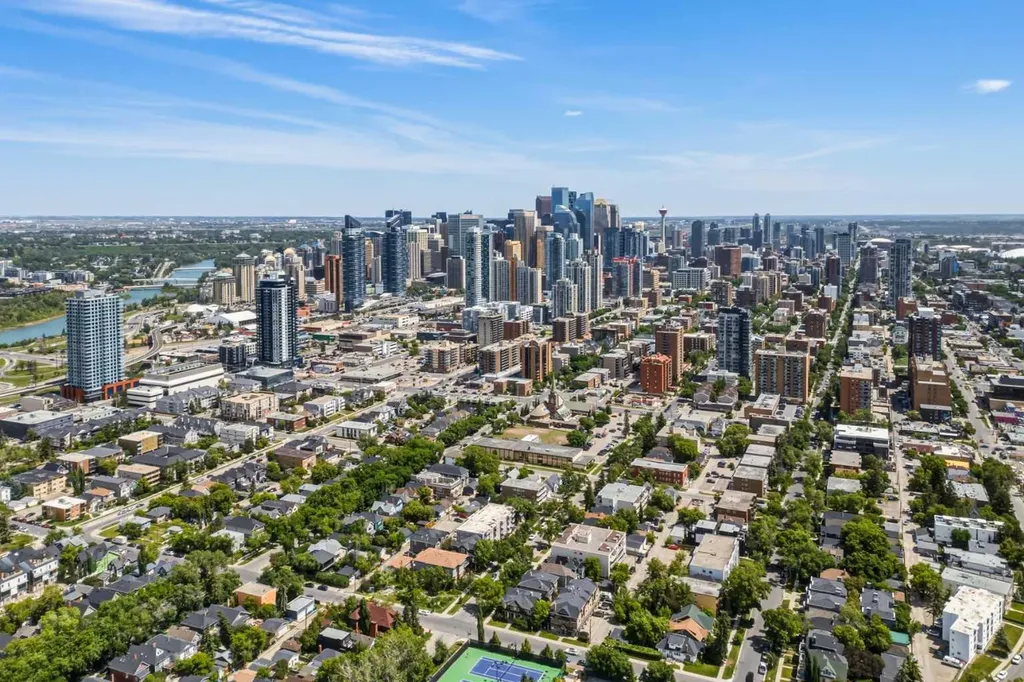 1626 14 Avenue SW Calgary AB T3C 0W5
