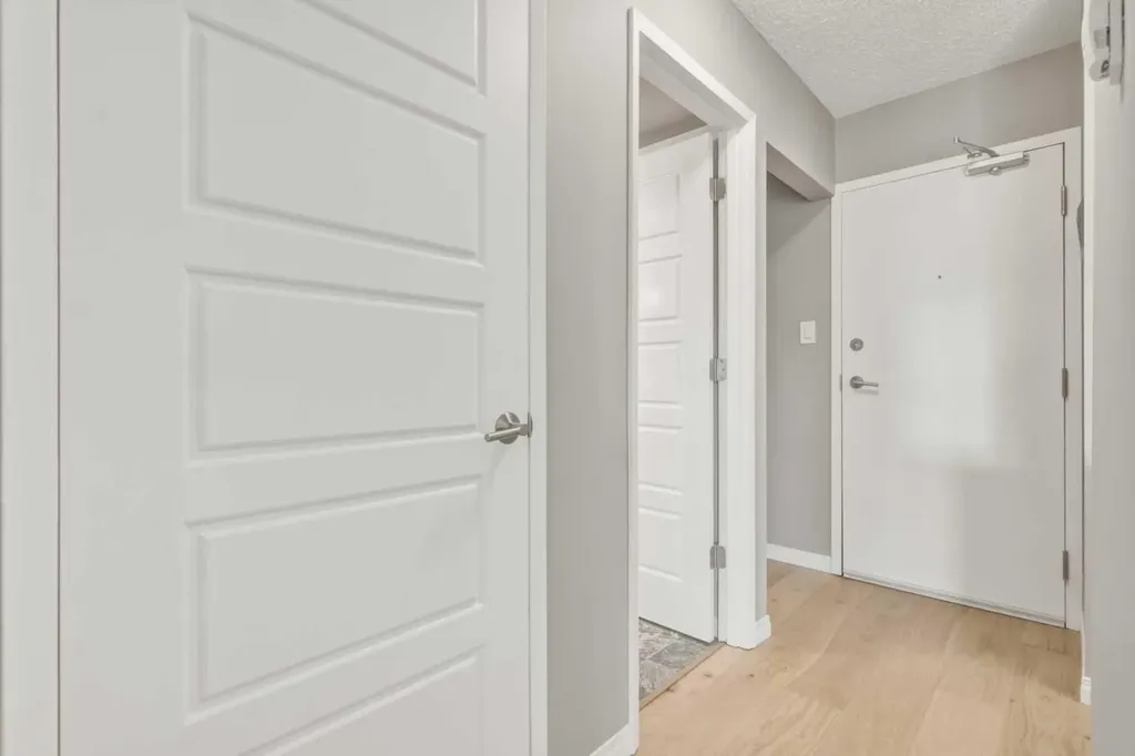 1626 14 Avenue SW Calgary AB T3C 0W5