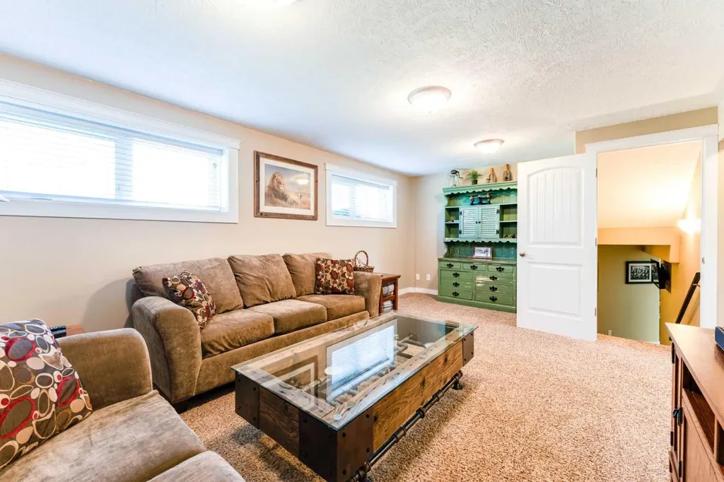 48 7th Avenue E Cardston AB T0K 0K0