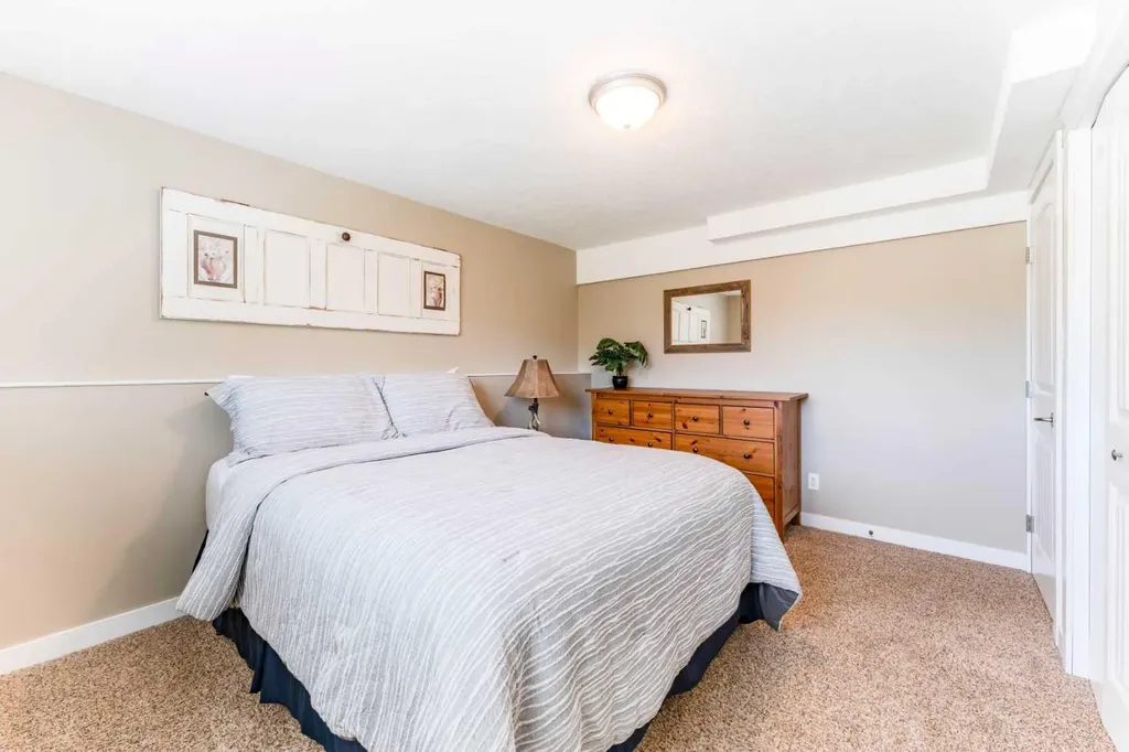 48 7th Avenue E Cardston AB T0K 0K0