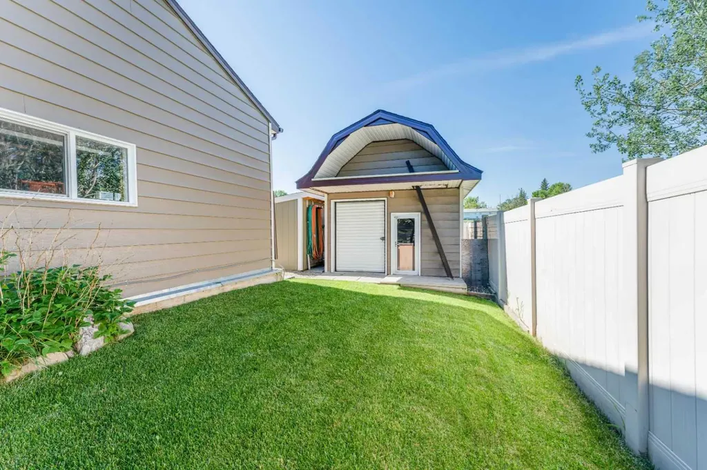 48 7th Avenue E Cardston AB T0K 0K0
