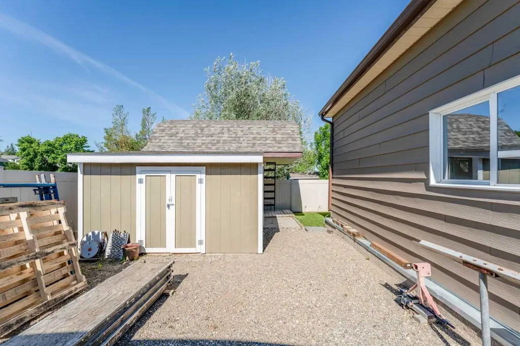 48 7th Avenue E Cardston AB T0K 0K0