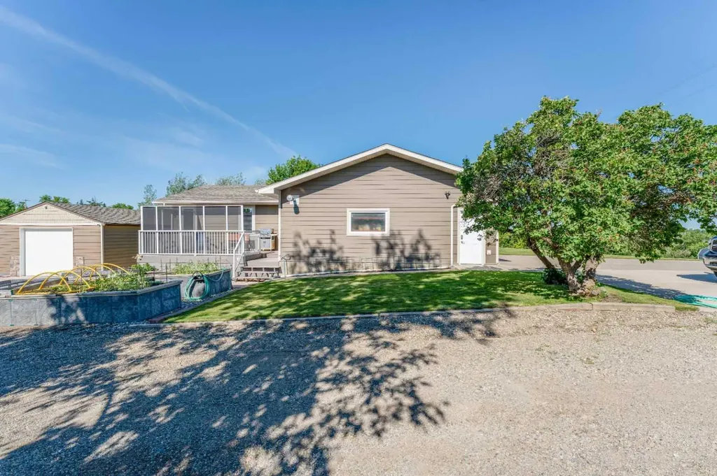 48 7th Avenue E Cardston AB T0K 0K0