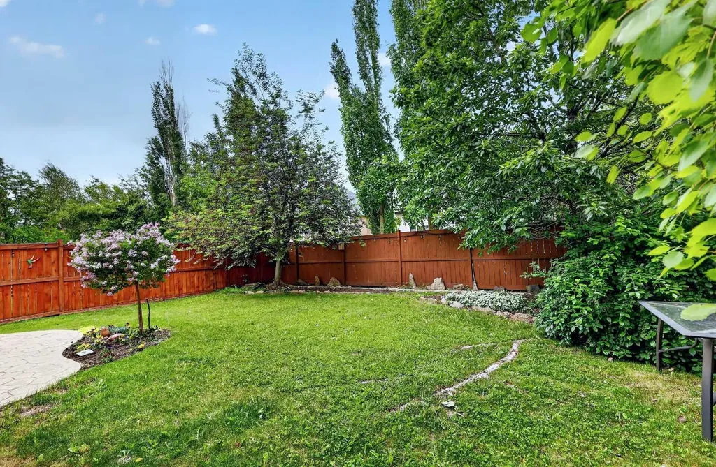 14 Evergreen Common SW Calgary AB T2Y 4N8