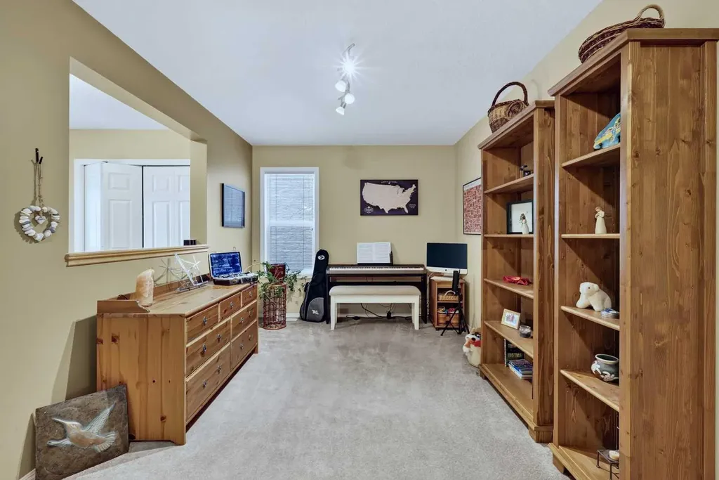 14 Evergreen Common SW Calgary AB T2Y 4N8