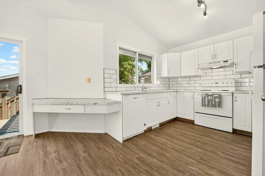 59 Heritage Lane W Lethbridge AB T1K 7S4