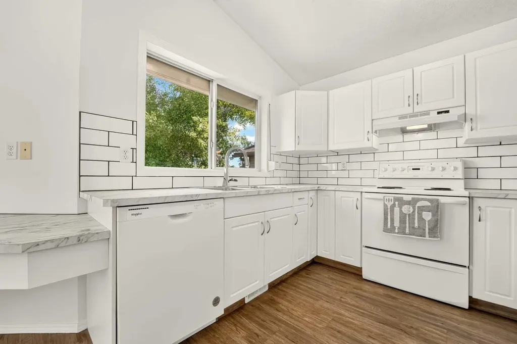 59 Heritage Lane W Lethbridge AB T1K 7S4