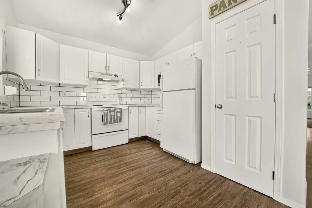 59 Heritage Lane W Lethbridge AB T1K 7S4