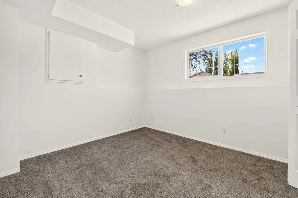 59 Heritage Lane W Lethbridge AB T1K 7S4
