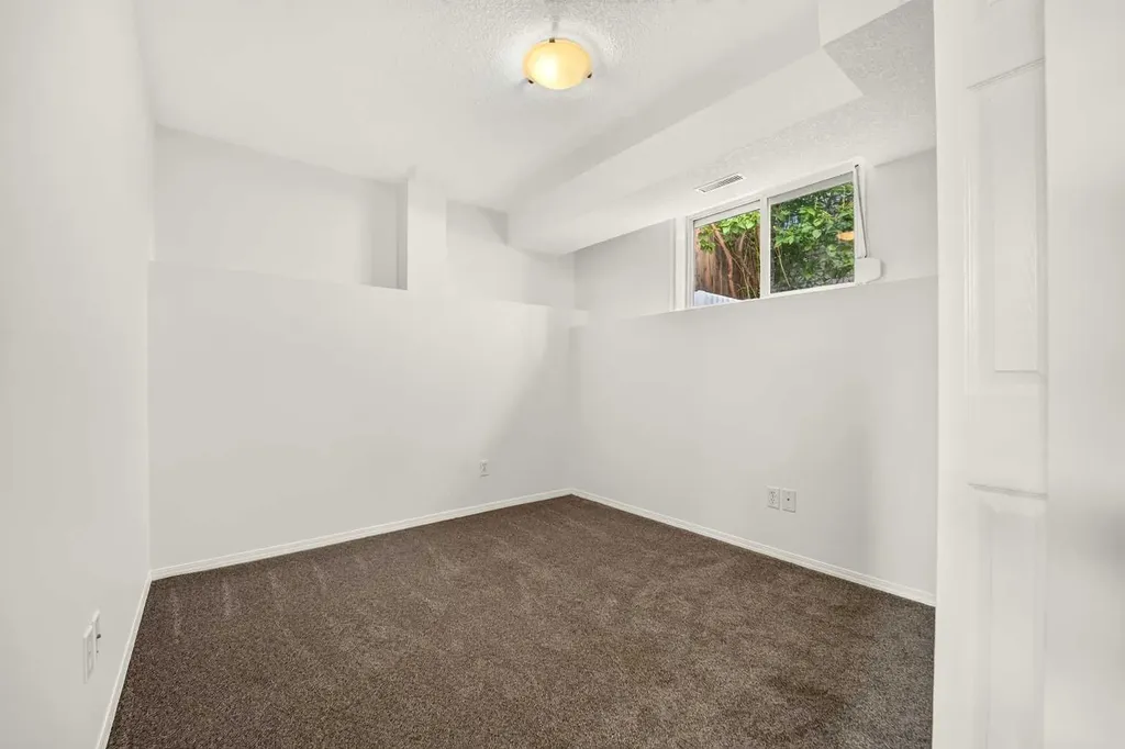 59 Heritage Lane W Lethbridge AB T1K 7S4