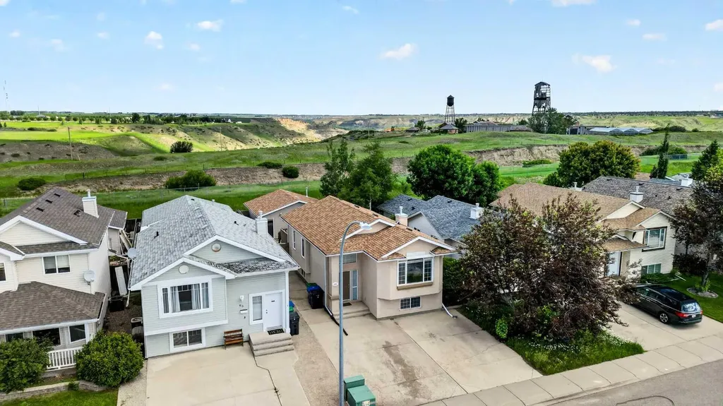 59 Heritage Lane W Lethbridge AB T1K 7S4