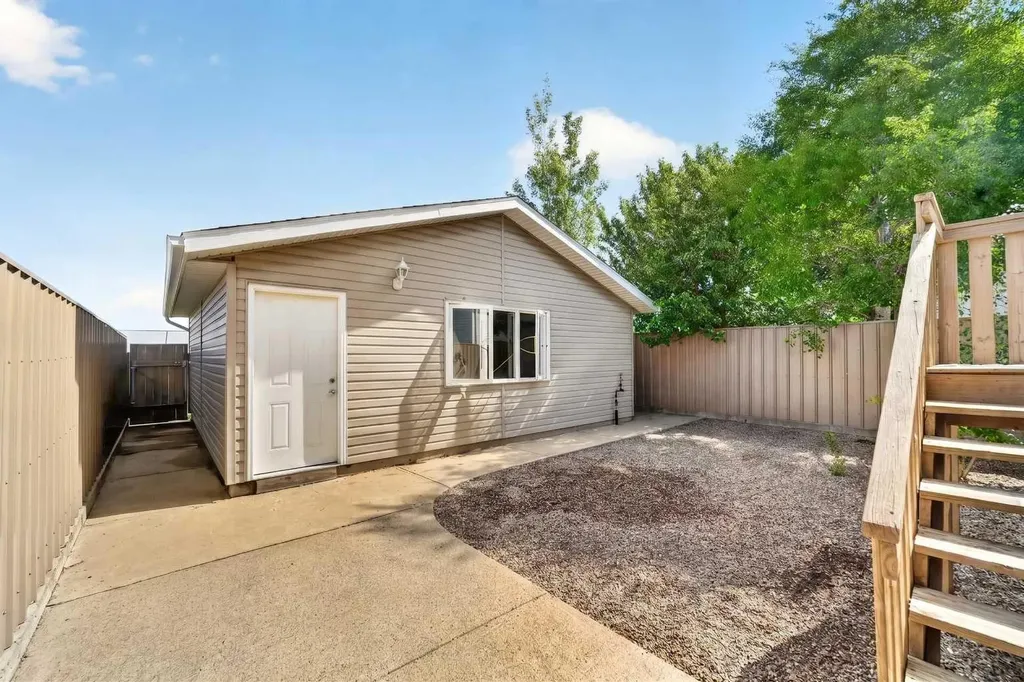 59 Heritage Lane W Lethbridge AB T1K 7S4