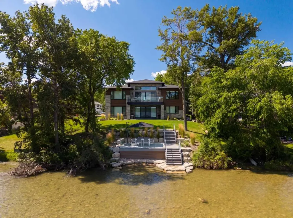 708 Riverdale Avenue SW Calgary AB T2S 0Y3